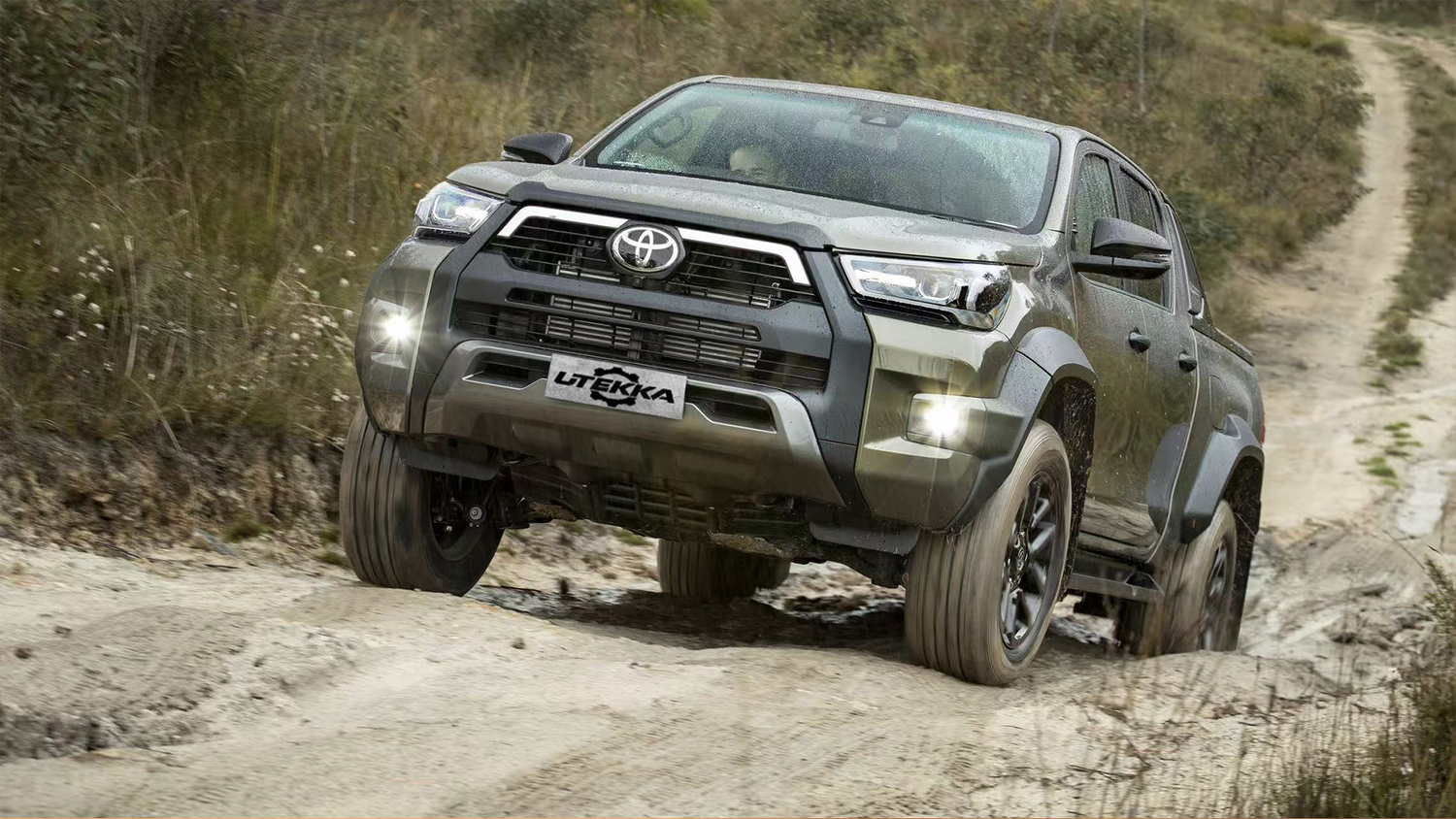 TOYOTA Hilux 2015+